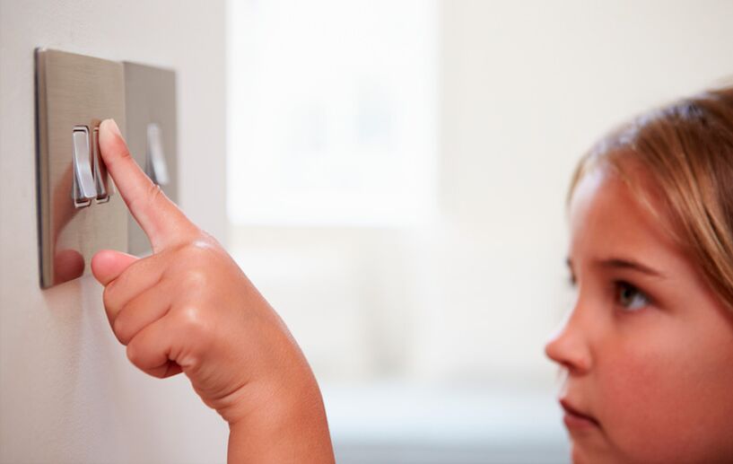 Stingerea luminii atunci când nu este folosită